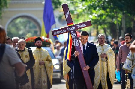 vadim tudor mormant|Corneliu Vadim Tudor a fost înmormântat cu onoruri militare la .